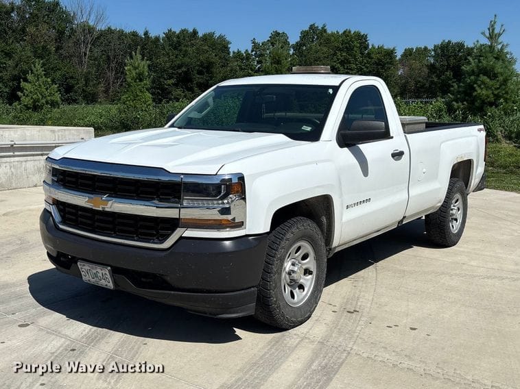 2017 Chevrolet 1500 Equipment Image0
