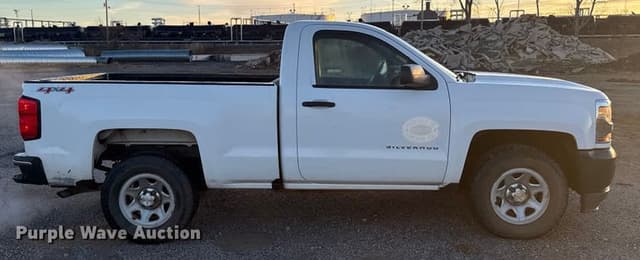 Image of Chevrolet 1500 equipment image 3