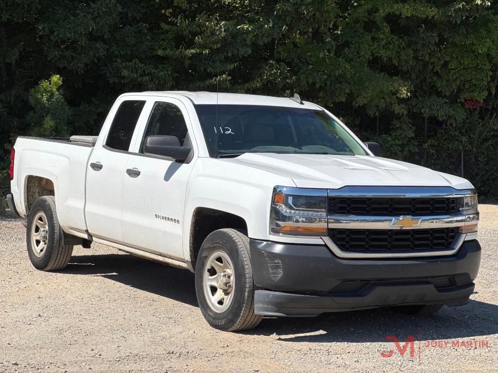 2017 Chevrolet Silverado Equipment Image0