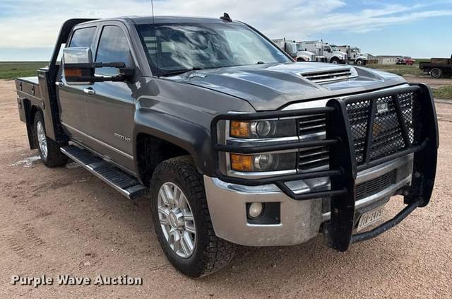 Image of Chevrolet 2500HD equipment image 2