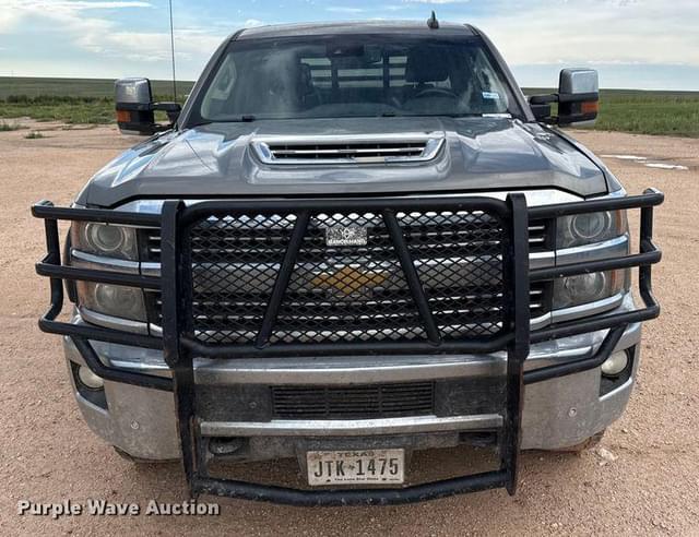 Image of Chevrolet 2500HD equipment image 1