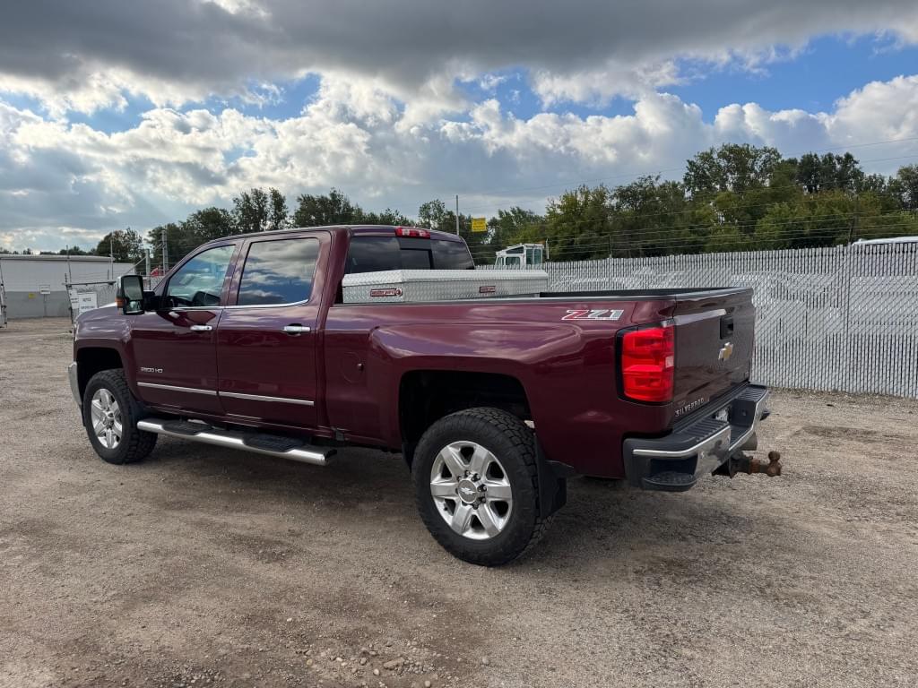 Image of Chevrolet 2500HD Image 1