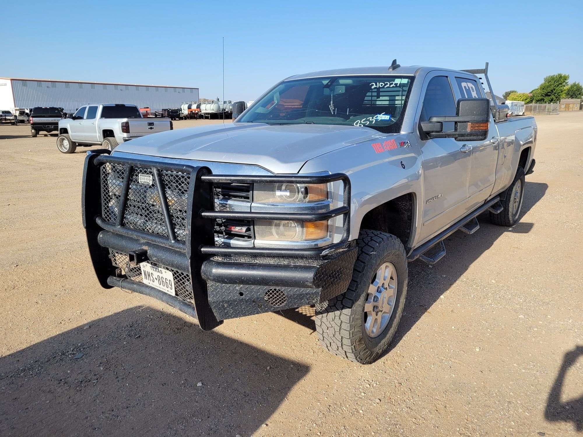 2017 Chevrolet 2500 Equipment Image0