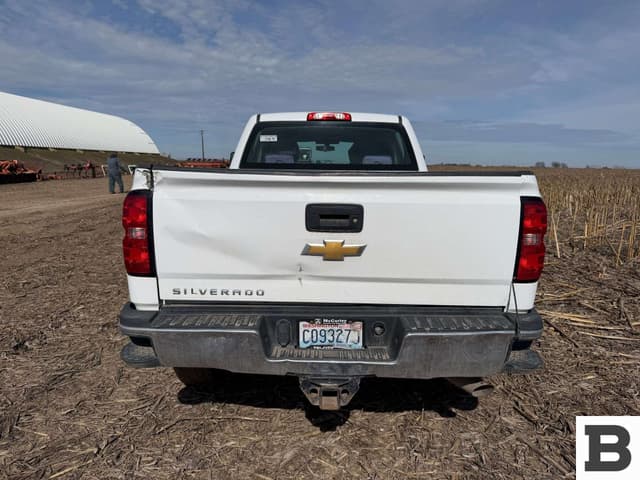 Image of Chevrolet 2500HD equipment image 3