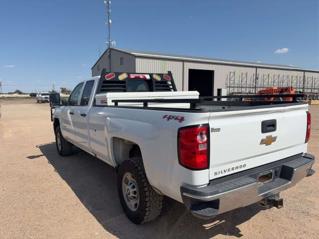 Image of Chevrolet 2500 equipment image 3