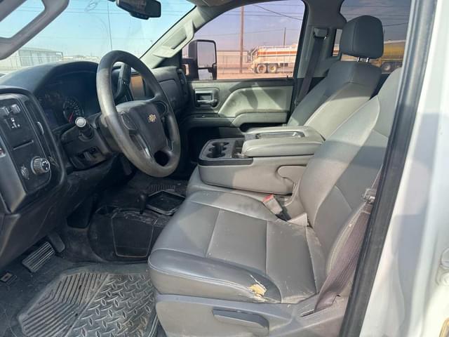 Image of Chevrolet 2500HD equipment image 3