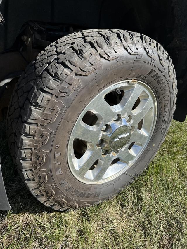 Image of Chevrolet 2500HD equipment image 2