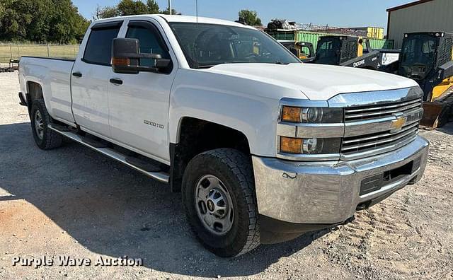 Image of Chevrolet 2500HD equipment image 2