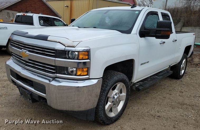 2017 Chevrolet 2500HD Equipment Image0