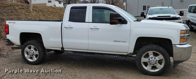 Image of Chevrolet 2500HD equipment image 3