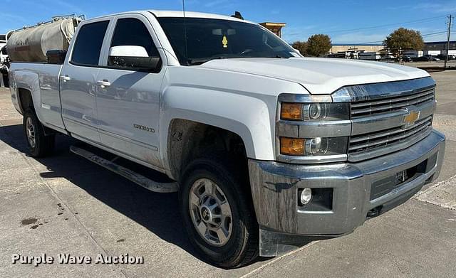 Image of Chevrolet 2500HD equipment image 2