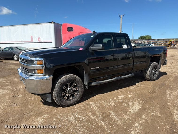 2017 Chevrolet 2500HD Equipment Image0