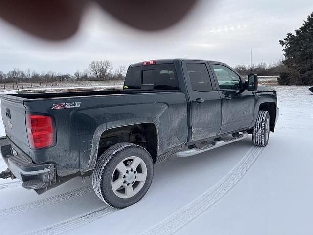 Image of Chevrolet 2500HD equipment image 4