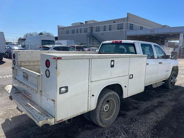 Image of Chevrolet 3500 equipment image 2