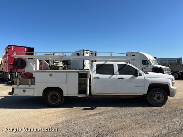 Image of Chevrolet 3500 equipment image 3