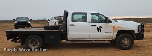 Image of Chevrolet 3500HD equipment image 3