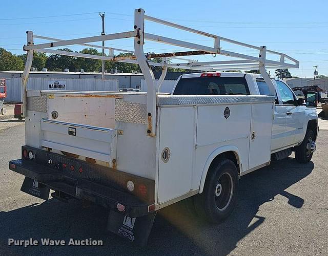 Image of Chevrolet 3500HD equipment image 4