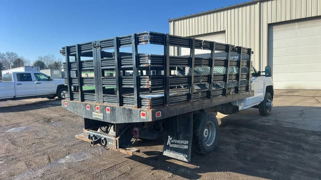 Image of Chevrolet 3500HD equipment image 4