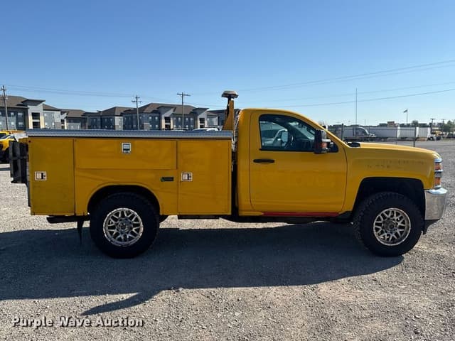 Image of Chevrolet 3500HD equipment image 3