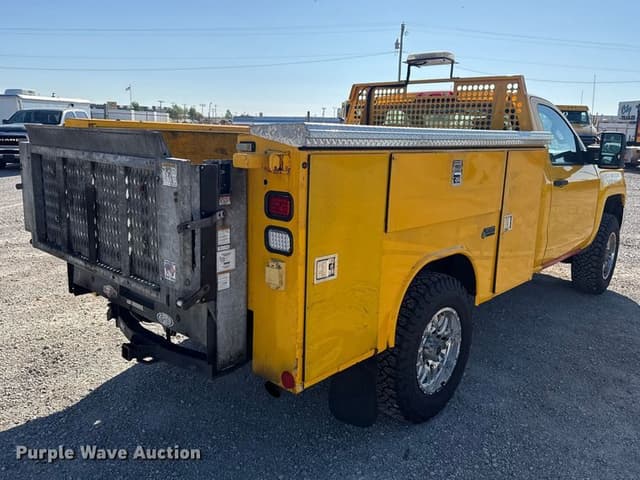 Image of Chevrolet 3500HD equipment image 4