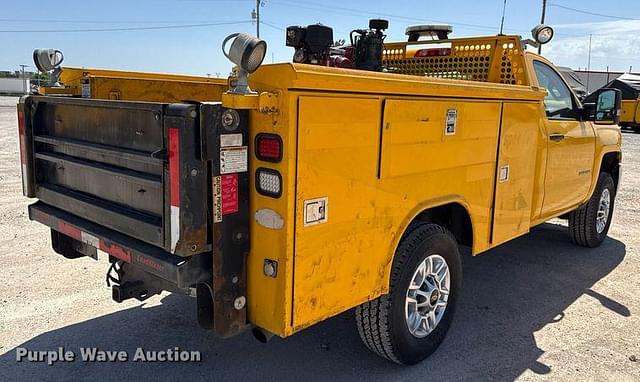 Image of Chevrolet 3500HD equipment image 4