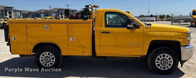 Image of Chevrolet 3500HD equipment image 3