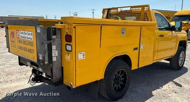Image of Chevrolet 3500HD equipment image 4