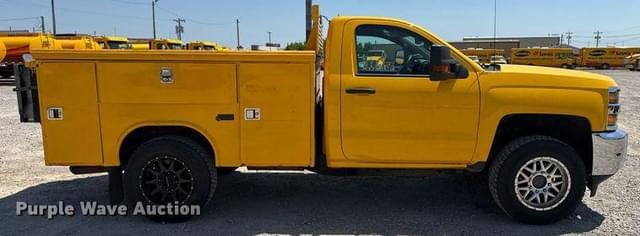 Image of Chevrolet 3500HD equipment image 3