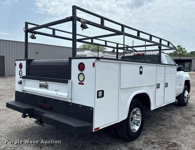 Image of Chevrolet 3500HD equipment image 4