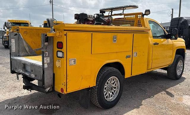 Image of Chevrolet 3500HD equipment image 4