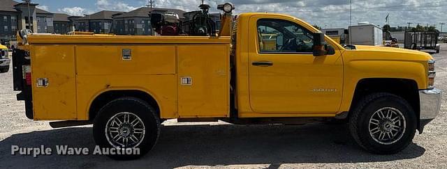 Image of Chevrolet 3500HD equipment image 3