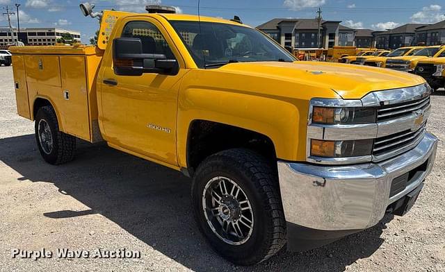 Image of Chevrolet 3500HD equipment image 2