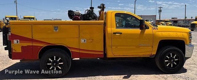 Image of Chevrolet 2500HD equipment image 3