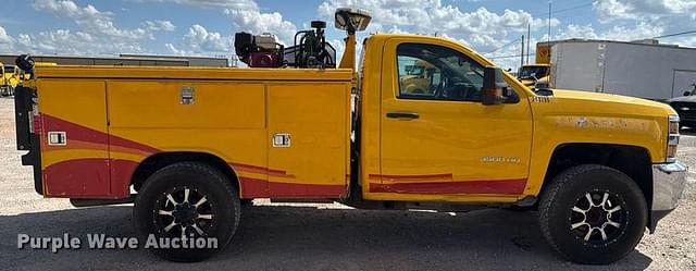 Image of Chevrolet 3500HD equipment image 3