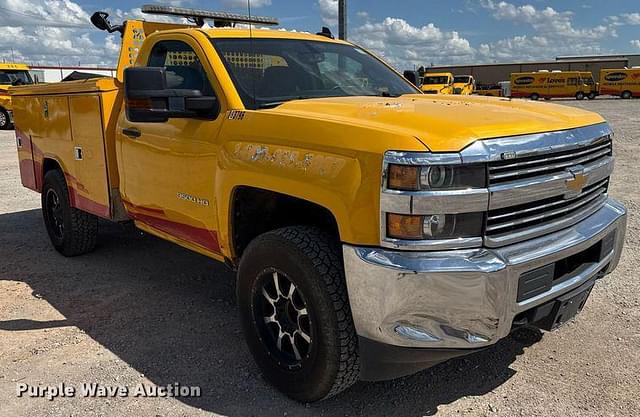Image of Chevrolet 3500HD equipment image 2