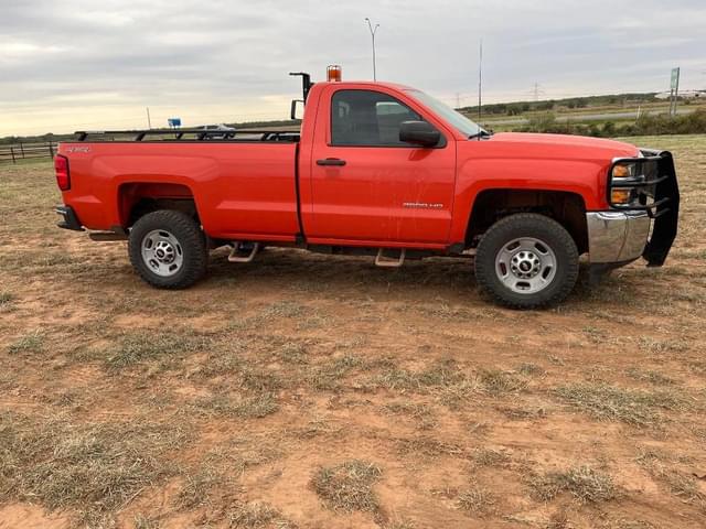 Image of Chevrolet Silverado equipment image 2