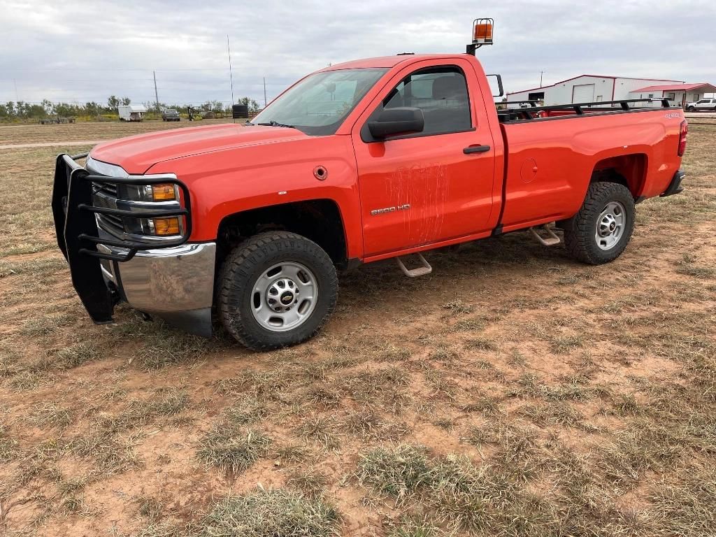 2017 Chevrolet Silverado Equipment Image0