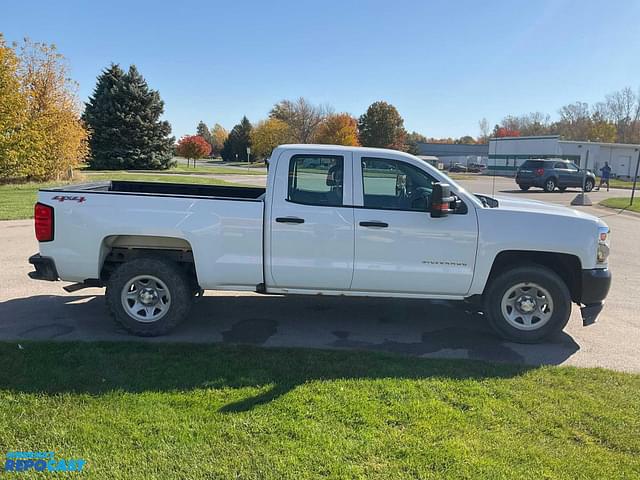 Image of Chevrolet Silverado equipment image 3