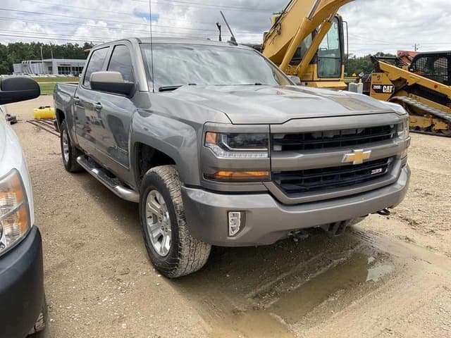 Image of Chevrolet Silverado equipment image 2