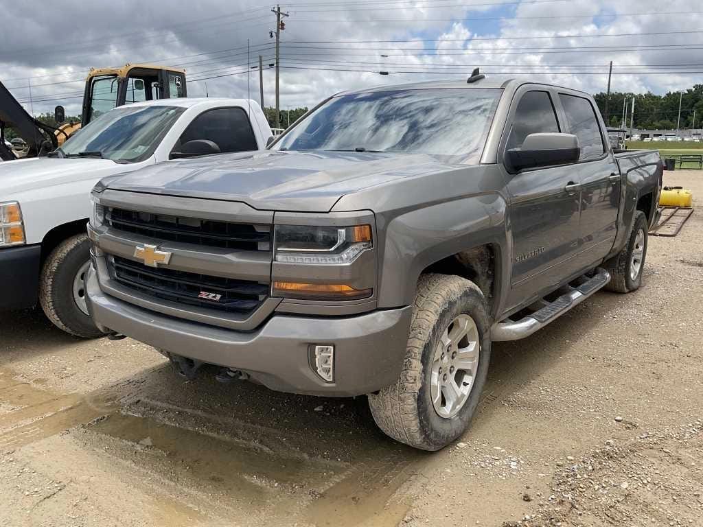 2017 Chevrolet Silverado Equipment Image0