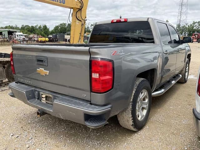 Image of Chevrolet Silverado equipment image 3