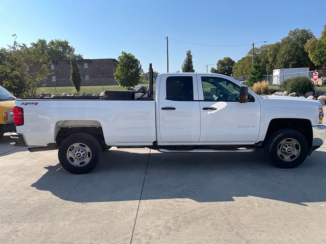 Image of Chevrolet 2500HD equipment image 3