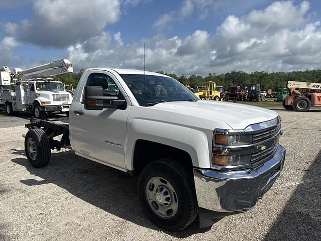 Image of Chevrolet 2500HD equipment image 3