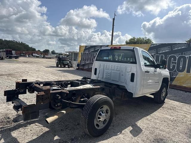 Image of Chevrolet 2500HD equipment image 2