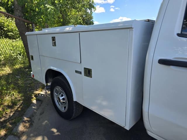 Image of Chevrolet 3500HD equipment image 4
