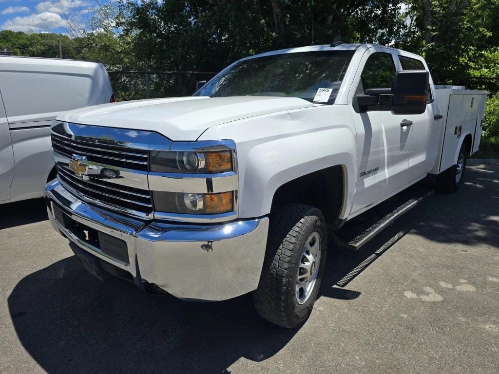 2017 Chevrolet 3500HD Equipment Image0