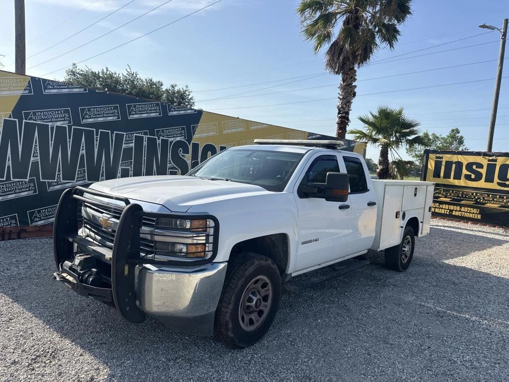 2017 Chevrolet 3500HD Equipment Image0