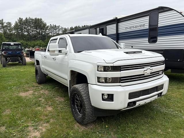 Image of Chevrolet 2500HD equipment image 2