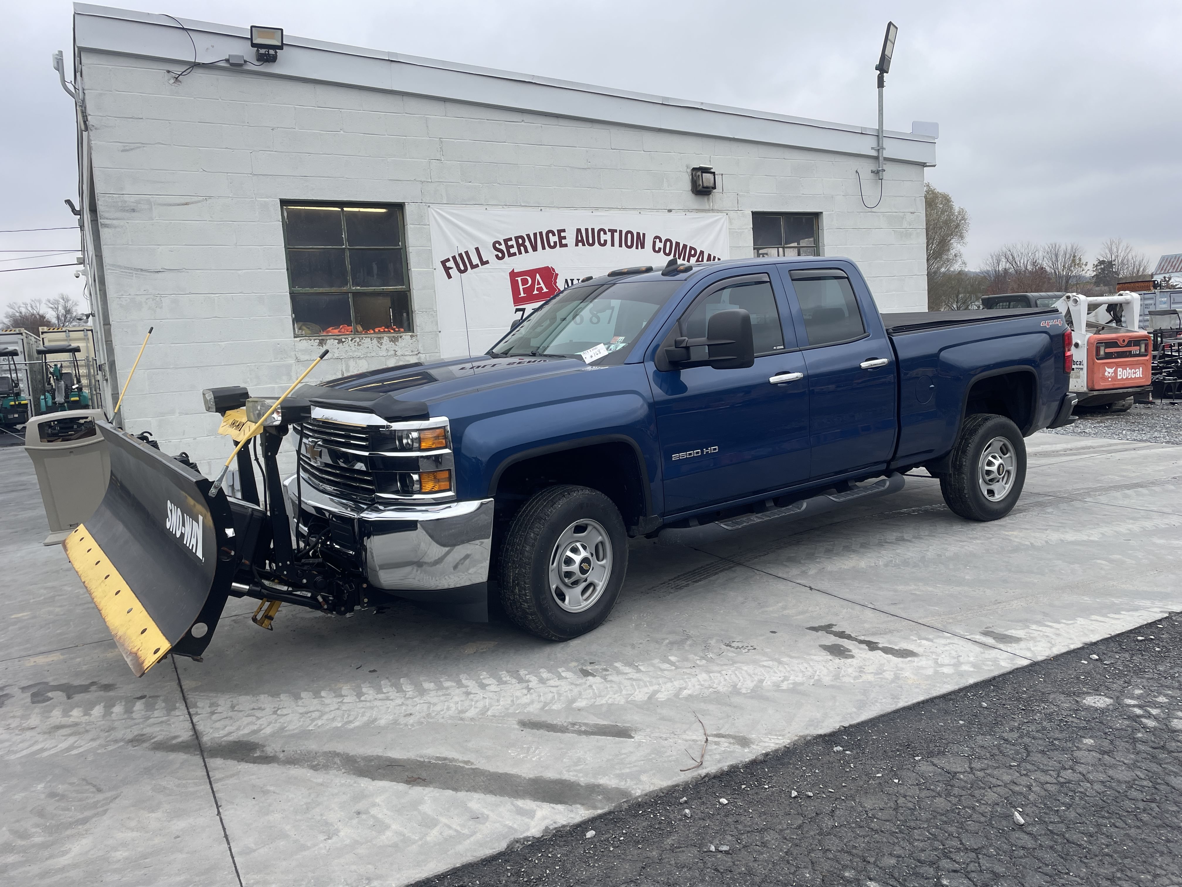 2017 Chevrolet 2500HD Equipment Image0