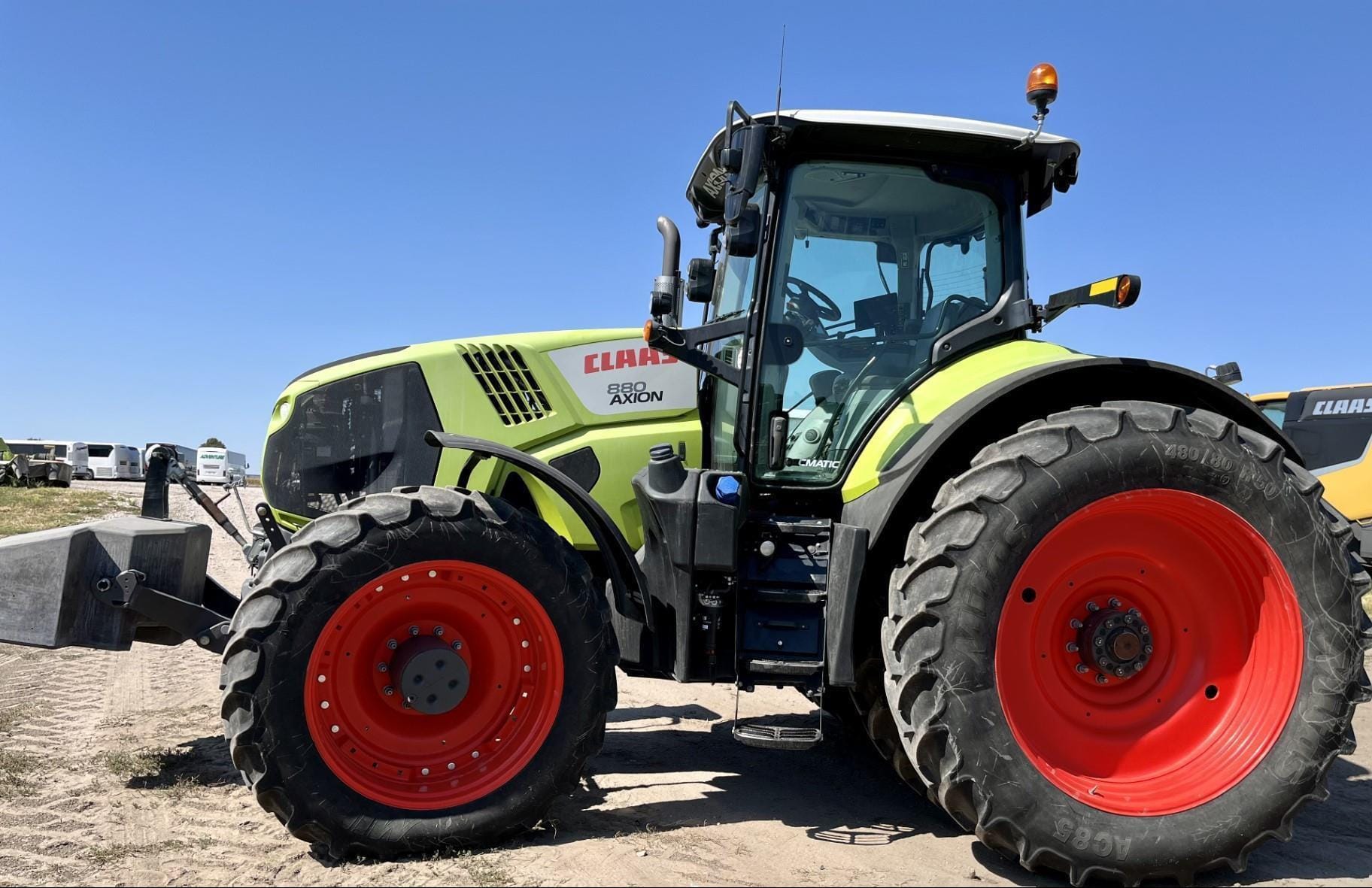 2017 CLAAS Axion 880 Equipment Image0